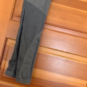 Zyia Grey Grid Performance Leggings